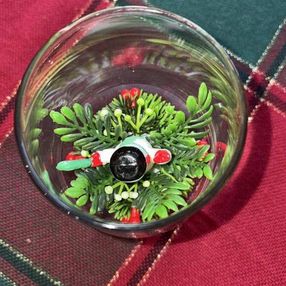 Vintage Hong Kong snowman greenery in glass - Picture 2 of 6